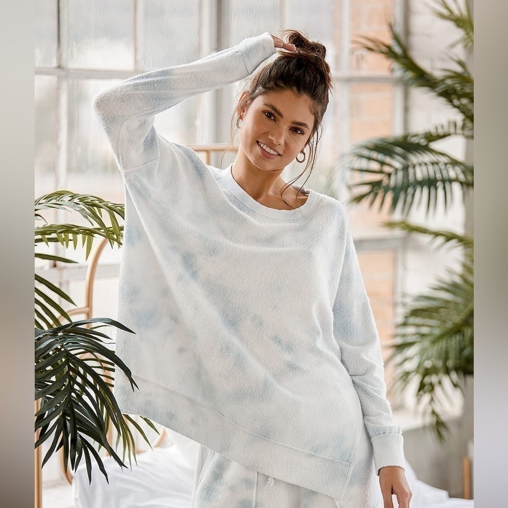 NWT- Lulu‘s - Choosing Chill Blue Tie-Dye Fleece Knit Pullover Sweatshirt - Picture 3 of 15